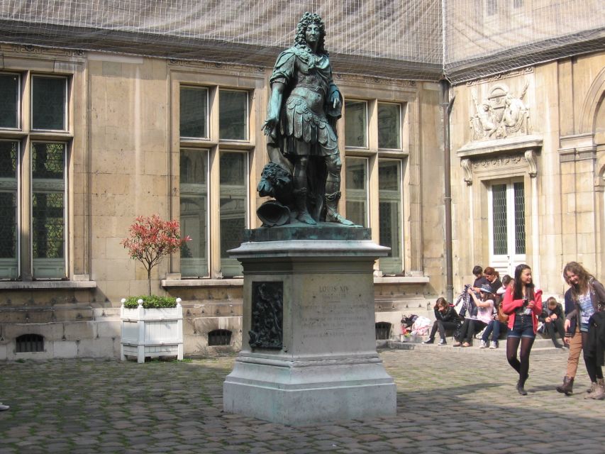 Marais Walking Tour: Lifestyle in Paris - Why Le Marais Feels Like Two Cities in One
