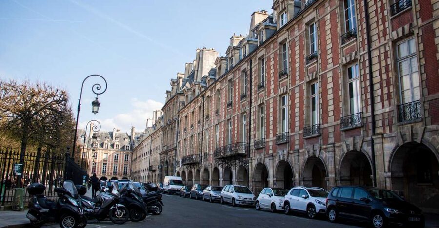 Marais Walking Tour: Lifestyle in Paris - Starting at Larnicol on Rue de Rivoli (Saint-Paul Area)