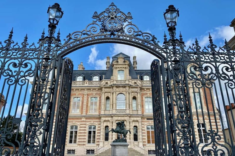 Moet et Chandon Veuve Clicquot Pommery Private Champagn Trip - Reims Cathedral in one hour: quick grandeur after the cellars