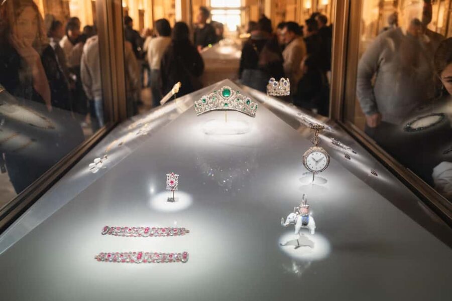 Mona Lisa & Treasures: 6-people Max Louvre Experience - Who Should Book This Tour, and Who Should Skip It