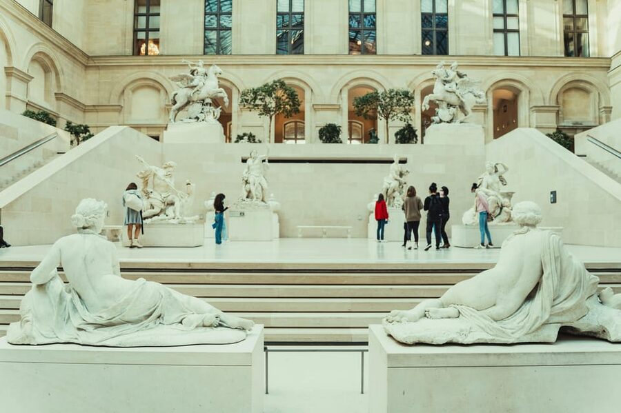 Mona Lisa & Treasures: 6-people Max Louvre Experience - How the Stories Are Told: Humor, Quick Fixes, and Real Explanations