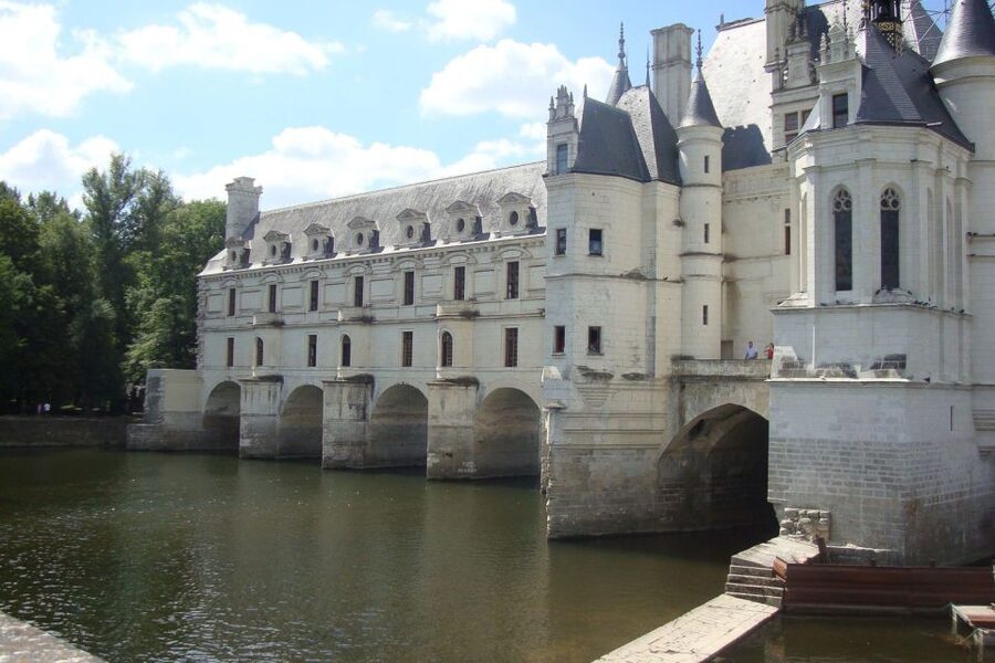 Mont Saint-Michel & Chateaux Country 3-Day Tour from Paris - Day 2 in the Loire: Late medieval Langeais, da Vinci at Clos-Lucé, Villandry gardens