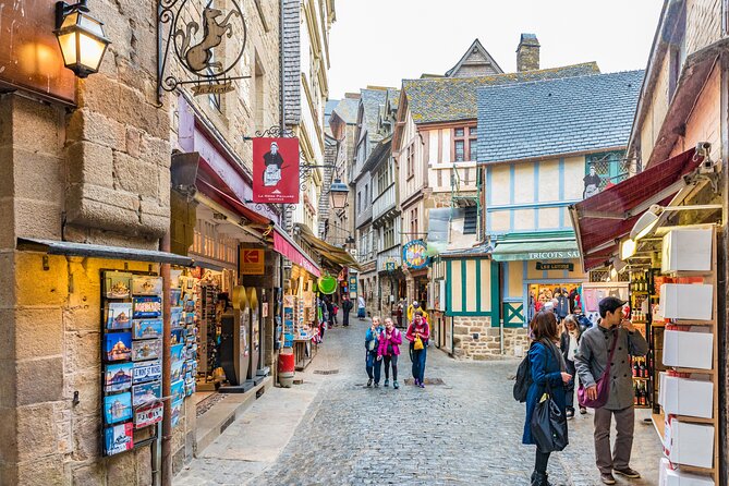 Mont Saint Michel Day Trip from Paris with English Speaking Guide - Paris meeting point and the coach ride that sets expectations