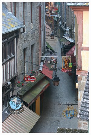 Mont Saint Michel Guided Day Trip with Abbey Entry from Paris - Fortifications du Mont Saint-Michel: big views and why the tides matter