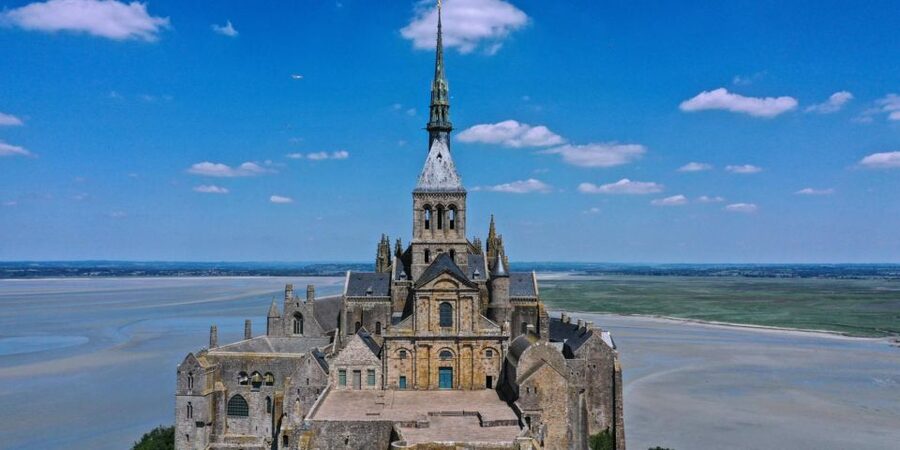 Mont-St-Michel: Small Group Guided Tour with Abbey Ticket - Short On-Foot Stretch and How You End the Tour