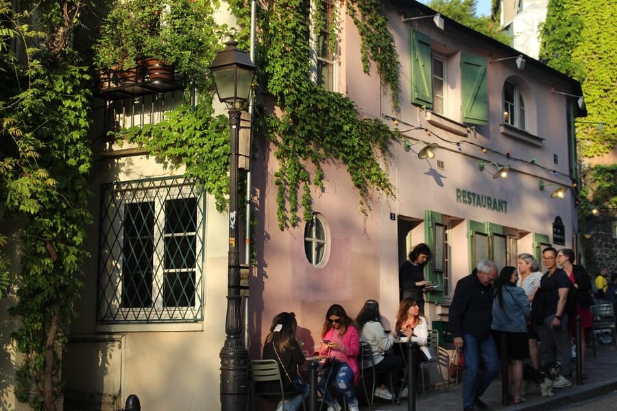 Montmarte painting session and walking tour for kids ! - Time, language, and why the guide matters