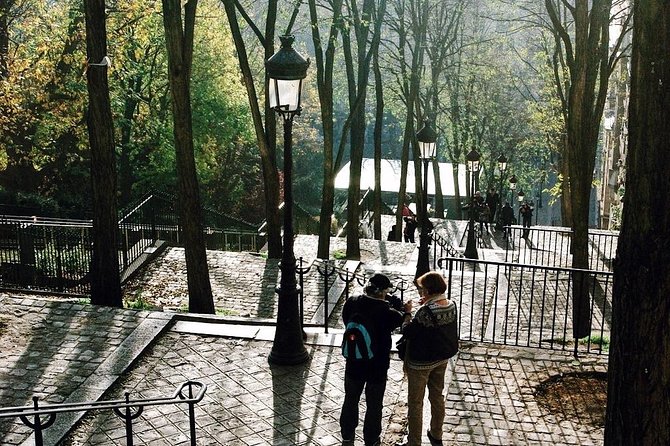 Montmartre District and Sacre Coeur - Exclusive Guided Walking Tour - Finding Montmartre’s Pulse from Blanche to the Butte