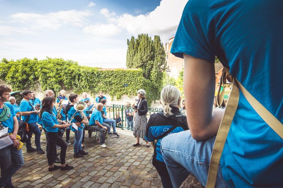Montmartre en chansons: tour with a professional singer - Au Lapin Agile and La Bonne Franquette: where cabaret stories feel practical