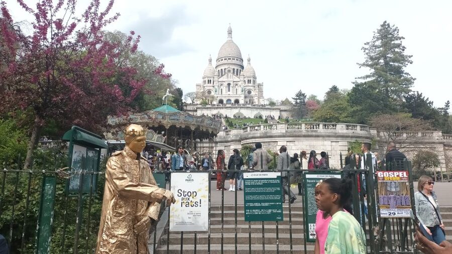Montmartre: Guided Tour for Kids and Families - Lapin Agile and the painter stories kids can actually follow