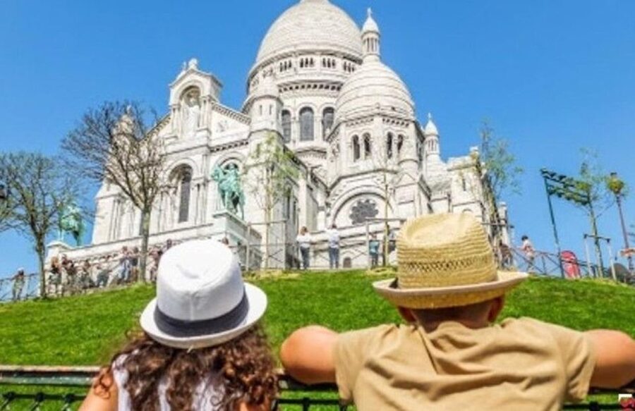 Montmartre: Guided Tour for Kids and Families - Vineyards, cabarets, and a quick recovery park break