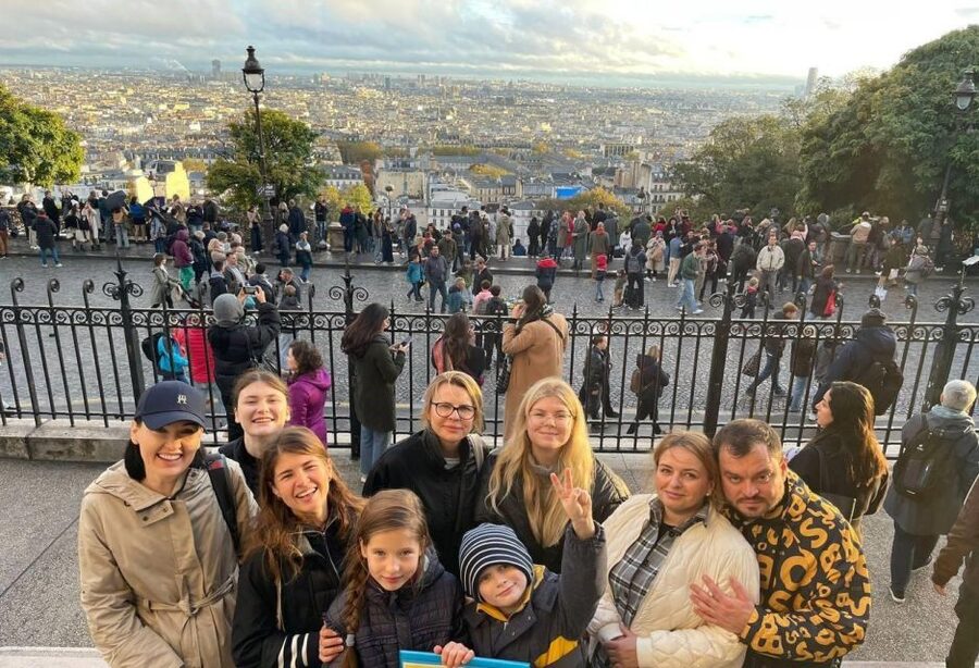 Montmartre: Guided tour to Sacré-Coeur - Le Passe-Muraille and La Maison Rose: playful landmarks, good photo timing