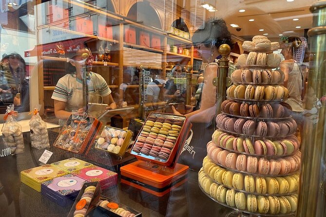 Montmartre Hill French Gourmet Food and Wine Tasting Walking Tour - Who this Montmartre bite-and-sip tour is best for