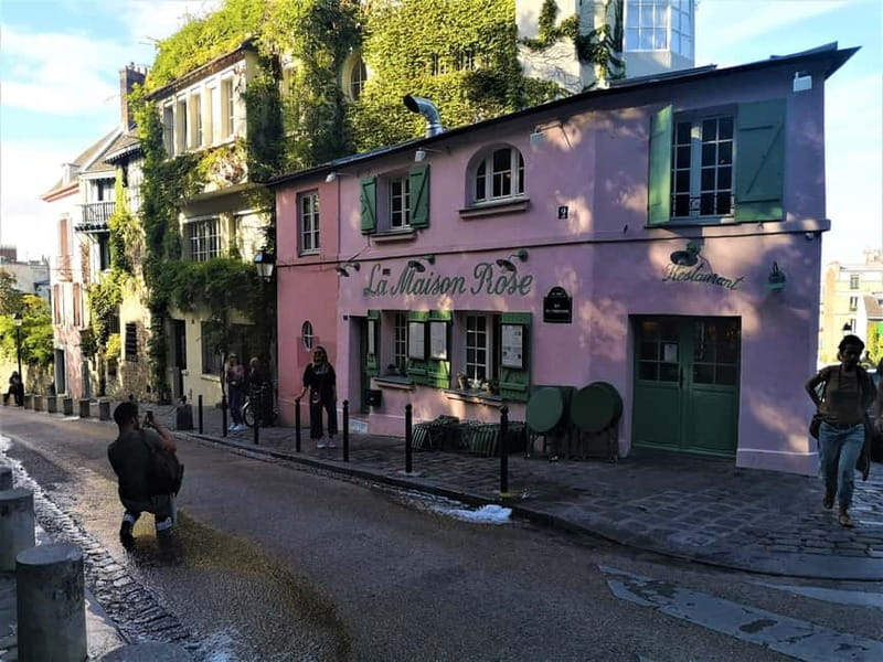 Montmartre : private family tour - Montmartre for kids, but not childish
