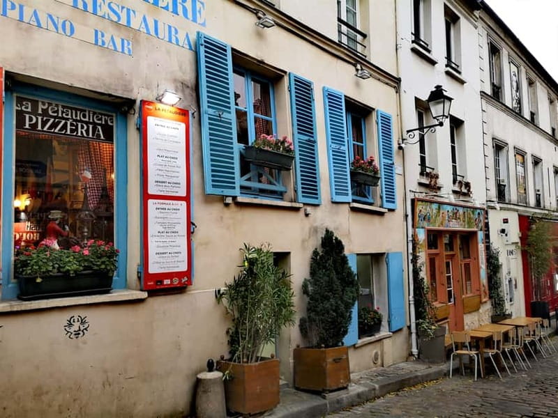 Montmartre : private family tour - Should you book the Montmartre private family tour?