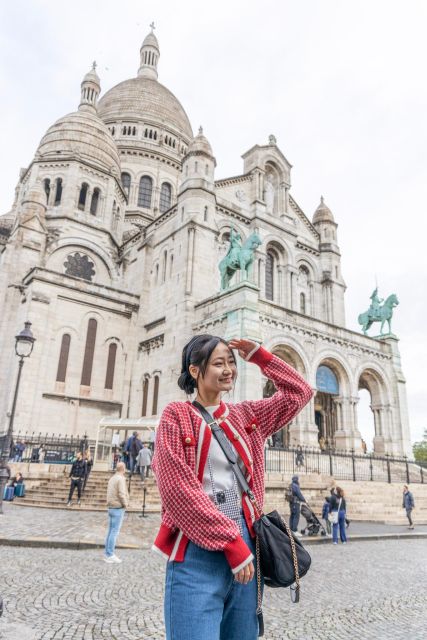 Montmartre Sacre Coeur area photoshoot by Paris photographer - From cobblestones to Sacre Coeur, what this 25-minute shoot feels like