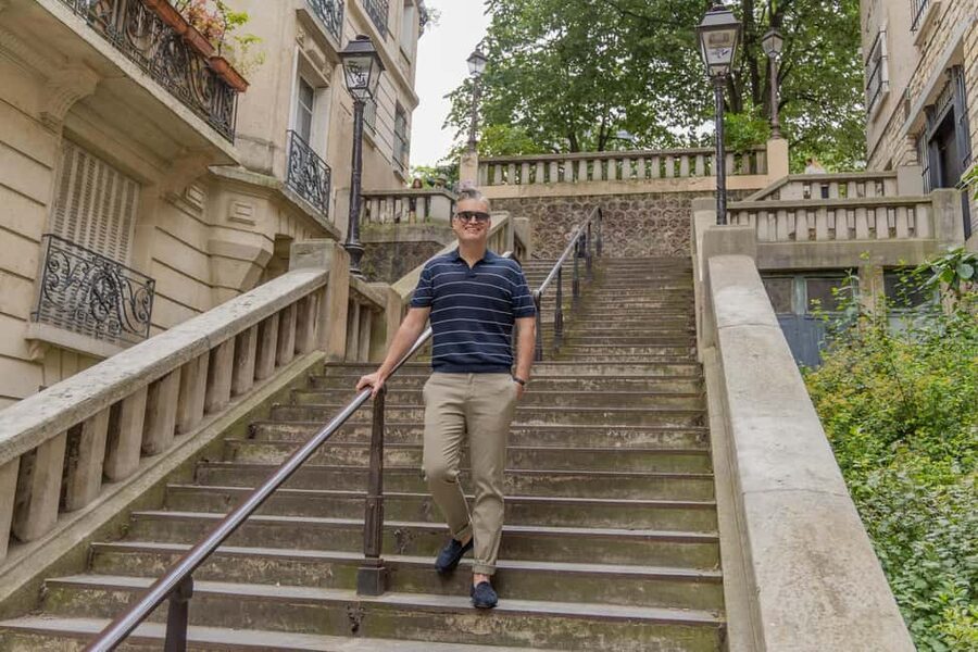 Montmartre Sacre Coeur area photoshoot by Paris photographer - Outside Sacre Coeur photo stop, the angles without the entry ticket