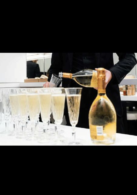 Montmartre Walking tour & French Perfumery Experience - Moulin Rouge and the Arc de Triomphe add-on: how to manage expectations