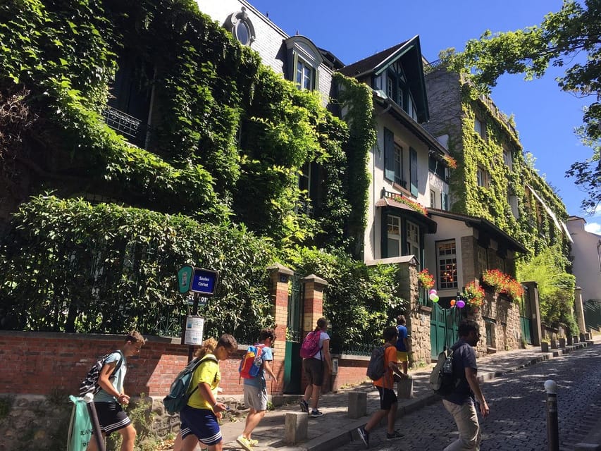 Montmartre Walking Tour with a Local Guide - Place du Tertre, the art square you should not rush