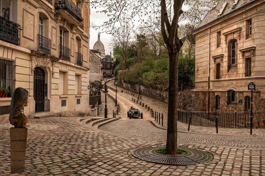 Montmartre Walking Tour with a Local Guide - Sacré-Cœur planning, the hill climb, and the route that saves your legs