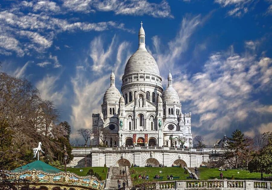 Montmartre Walking Tour with a Local Guide - Finding your guide near Metro Blanche, and starting the right way