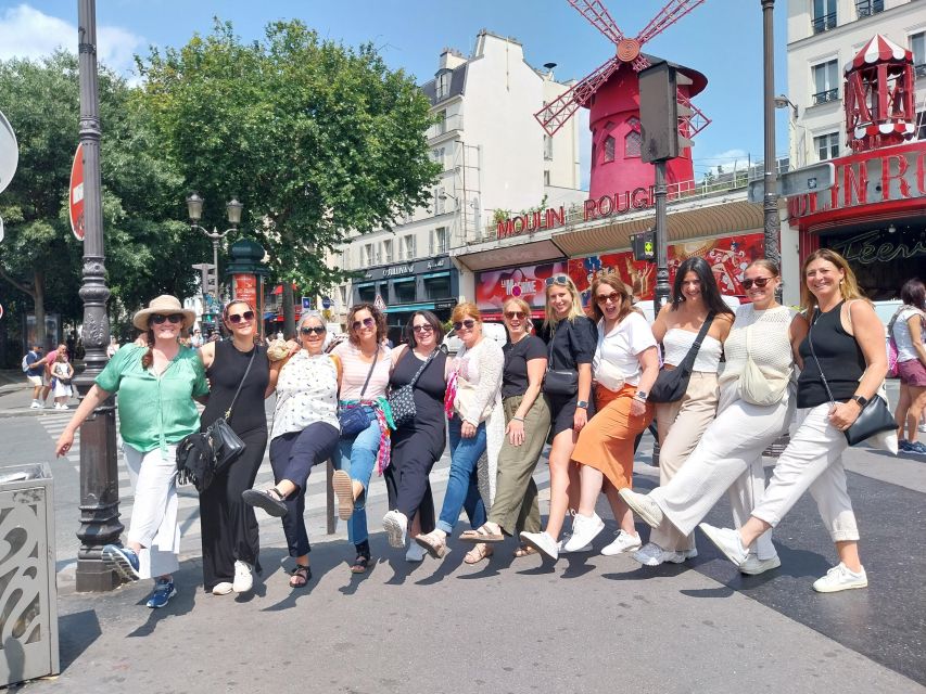 Montmatre Walking Tour: the essential highlights+ - Place du Tertre: watching art happen in the open