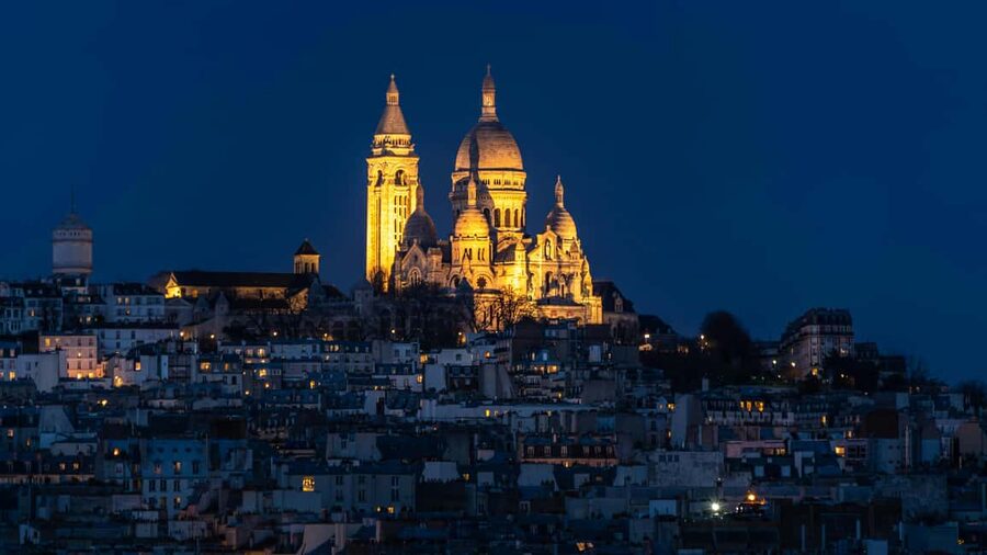 Montmatre Walking Tour: the essential highlights+ - Le Bateau-Lavoir: artists at work, not just in legend