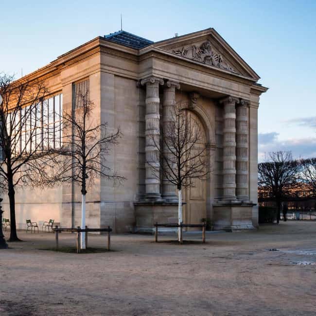 Musee d' Orsay and l'Orangerie Combo With Seine River Cruise - The 1-hour Seine cruise with live commentary: landmark views without the stress