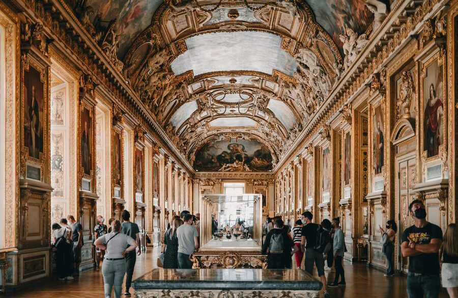 Night at the Louvre Museum: 6-people Max Guided Exploration - Meeting Point on Rivoli Street, Palais Royal Metro Exit