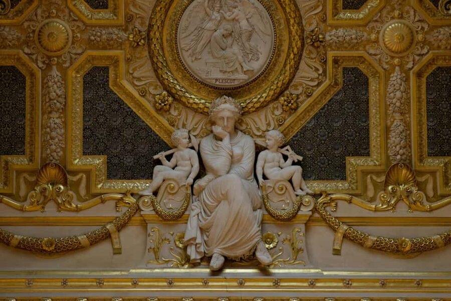 Night at the Louvre Museum: 6-people Max Guided Exploration - Comfort, Stairs, and Wheelchair Access You Should Plan Around