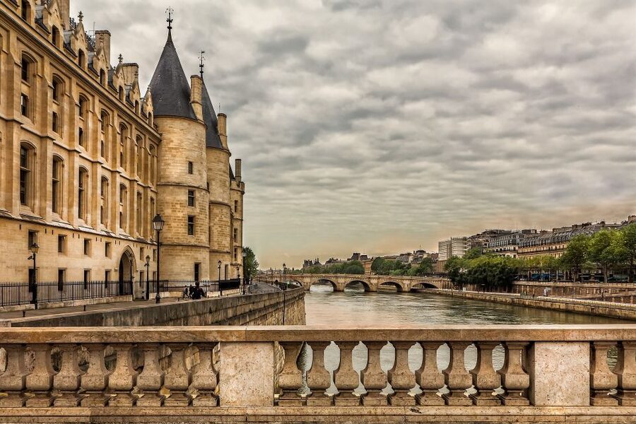 Notre-Dame Cathedral Private tour - What you’ll actually focus on inside: Gothic architecture you can see