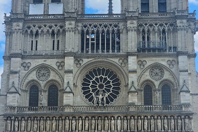 Notre Dame Outdoor Walking Tour and Entrance to Sainte Chapelle - The guides: what makes the experience feel “worth it”