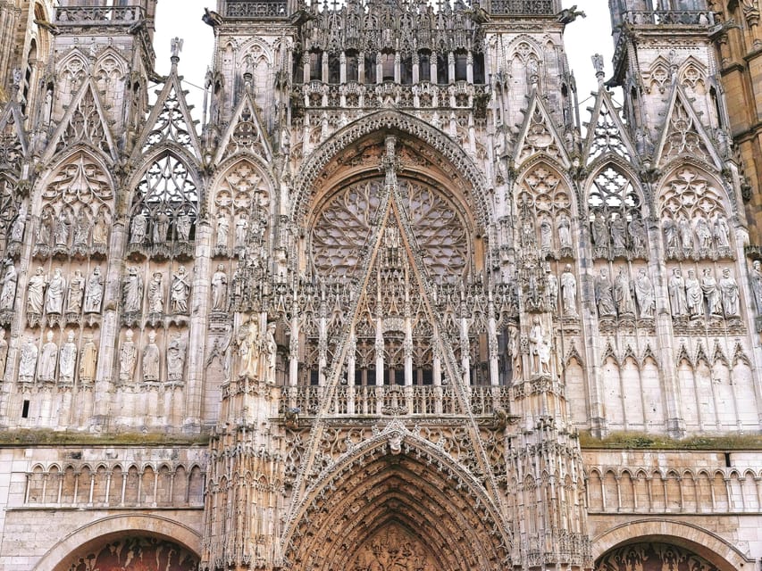Official English 2hrs Guided Tour of the Must-Sees of Rouen - St Joan of Arc church and the Palais de Justice, more context around the main drama