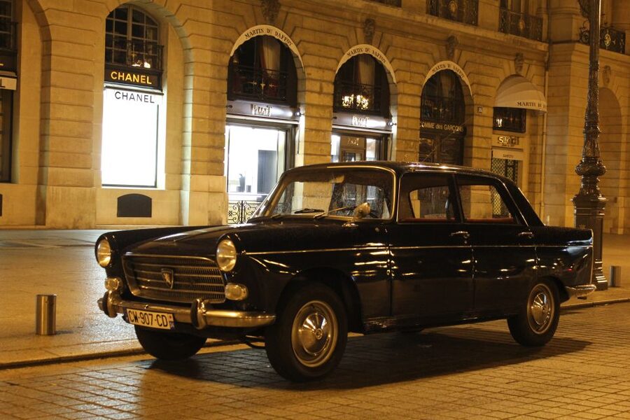 Paris: 1.5-Hour Vintage Car Night Tour - Meeting at Pont Marie, Then Sliding Into the City’s Evening Tempo