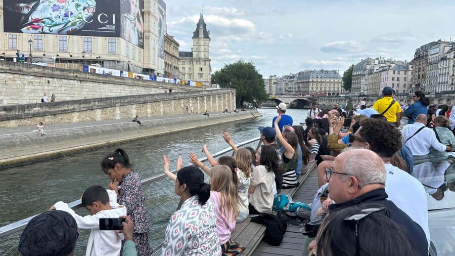 Paris: 1-Hour Sightseeing Cruise and 3-Course Bistro Dinner - Should You Book This Eiffel Tower Dinner and Seine Cruise Combo?