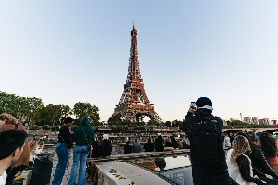 Paris: 1-Hour Sightseeing Cruise and 3-Course Bistro Dinner - Price and Value: Does $76 Make Sense?