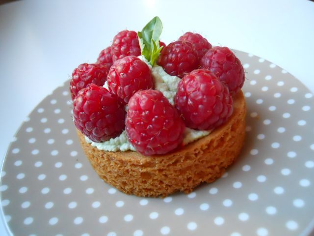 Paris: 2.5-Hour French Pastry Cooking Class - Chef Noémie and the Lenôtre touch: learning pastry craft in plain language