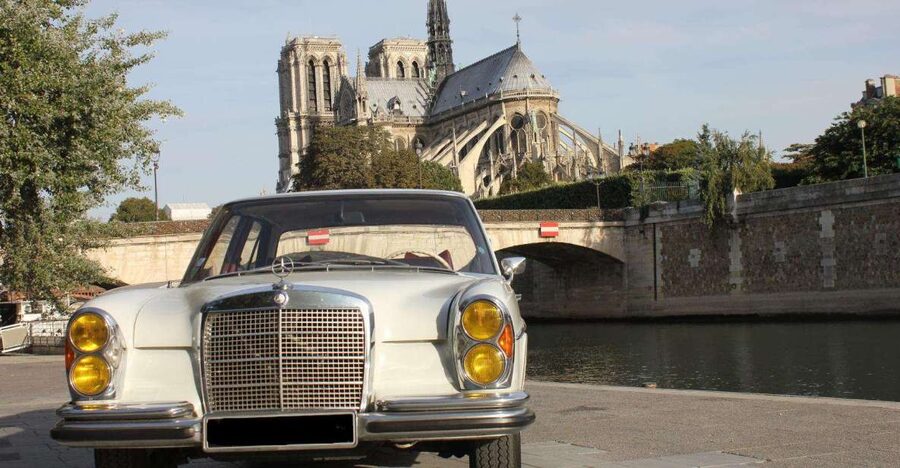 Paris: 2.5-Hour Guided Vintage Car Tour and Wine Tasting - Meeting at Pont Marie and enjoying a small group of four