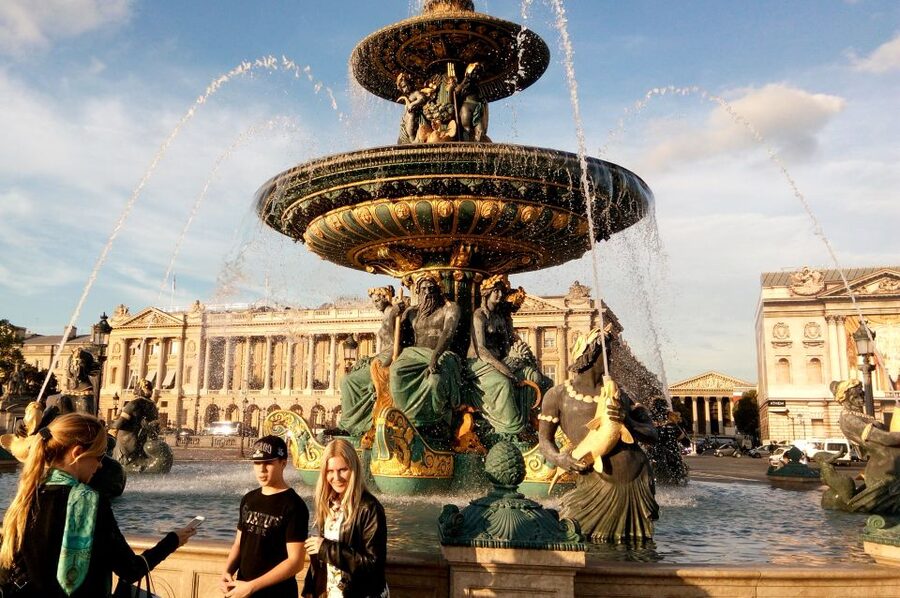 Paris: 2.5-Hour Private City Highlights Kickstart Tour - Champ de Mars, the 75007 area, and Eiffel Tower from the outside