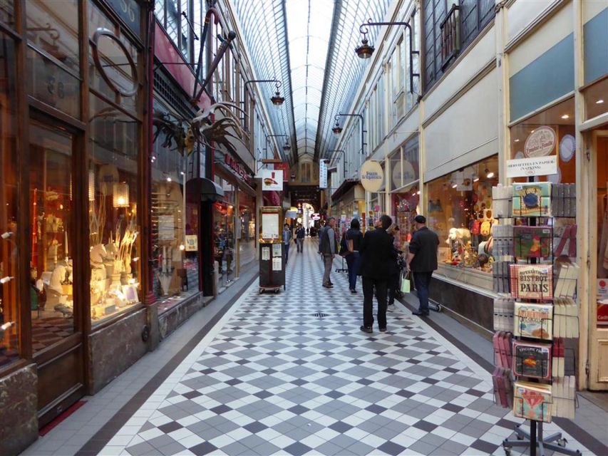 Paris: 2-Hour Passages Private City Tour in German - Passage Verdeau: Your First Lesson in How These Spaces Work