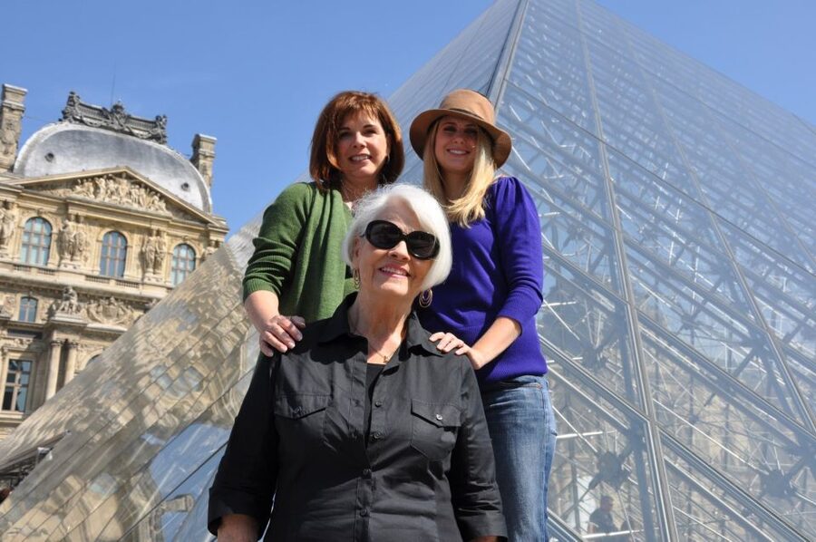 Paris 2-Hour Private Walking Tour with a Photographer - Price and value for up to 8 people, and how to think about it