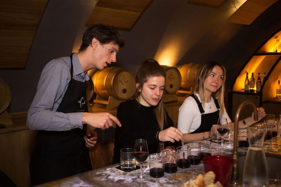 Paris: 2-Hour Wine Making Workshop - Key points at a glance