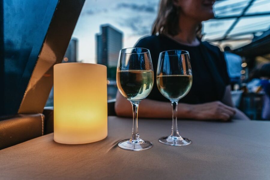 Paris: 3-Course-Dinner Cruise on the Seine with live music - Key things I’d pay attention to