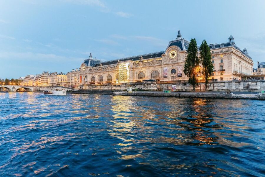 Paris: 3-Course-Dinner Cruise on the Seine with live music - The meal setup: 3 courses, menu choices, and wine that changes the mood