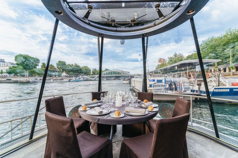 Paris: 3-Course-Dinner Cruise on the Seine with live music - Price value: is $135 worth it?