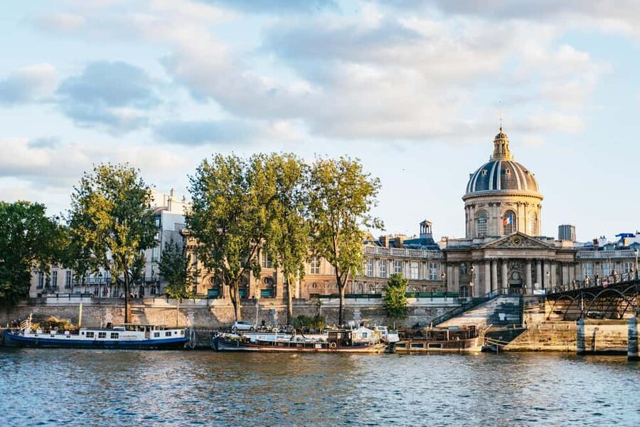 Paris : 3-Course Gourmet Dinner Cruise on Seine River - A Seine dinner cruise that turns Paris into an evening plan