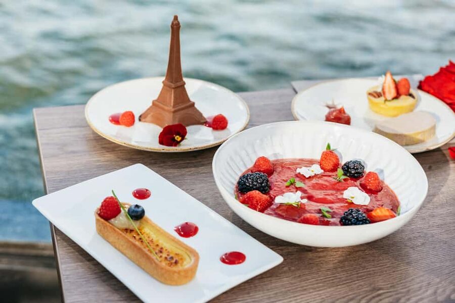 Paris : 3-Course Gourmet Dinner Cruise on Seine River - The route along the Seine: what you see, and why each stop matters