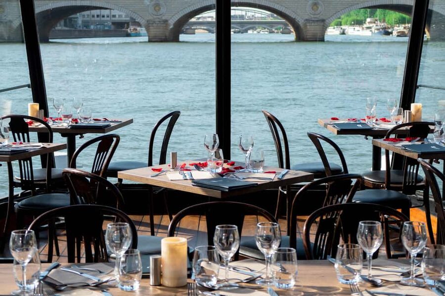 Paris: 3-Course Lunch Cruise on the River Seine - Service and Comfort: What the Reviews Suggest You’ll Notice