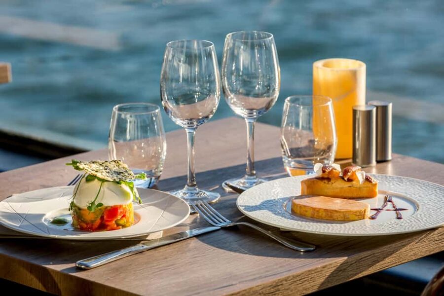 Paris: 3-Course Lunch Cruise on the River Seine - Price and Value: Is This $80 Lunch Cruise a Good Deal?