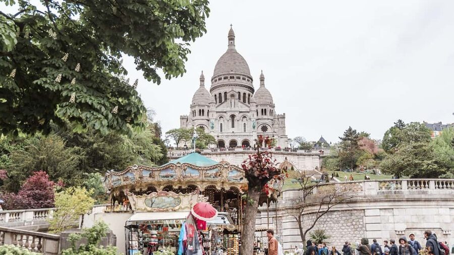 Paris: 3-Hour Private Tour from Champs Élysées to Montmartre - Starting on the Champs Élysées, with orientation you can use