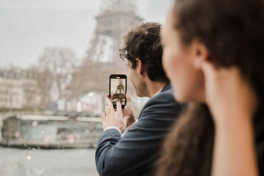 Paris: 4-Course Dinner Cruise on Seine River with Live Music - The Seine sightseeing: what you see at each stretch of the ride